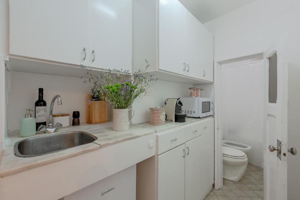 Typical Alfama Apartment, By Timecooler 리스본 외부 사진